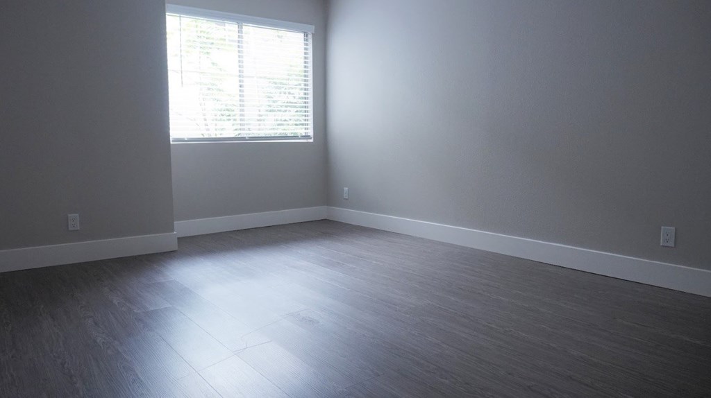 The Canyons at Sherman Oaks unit 6 bedroom with window