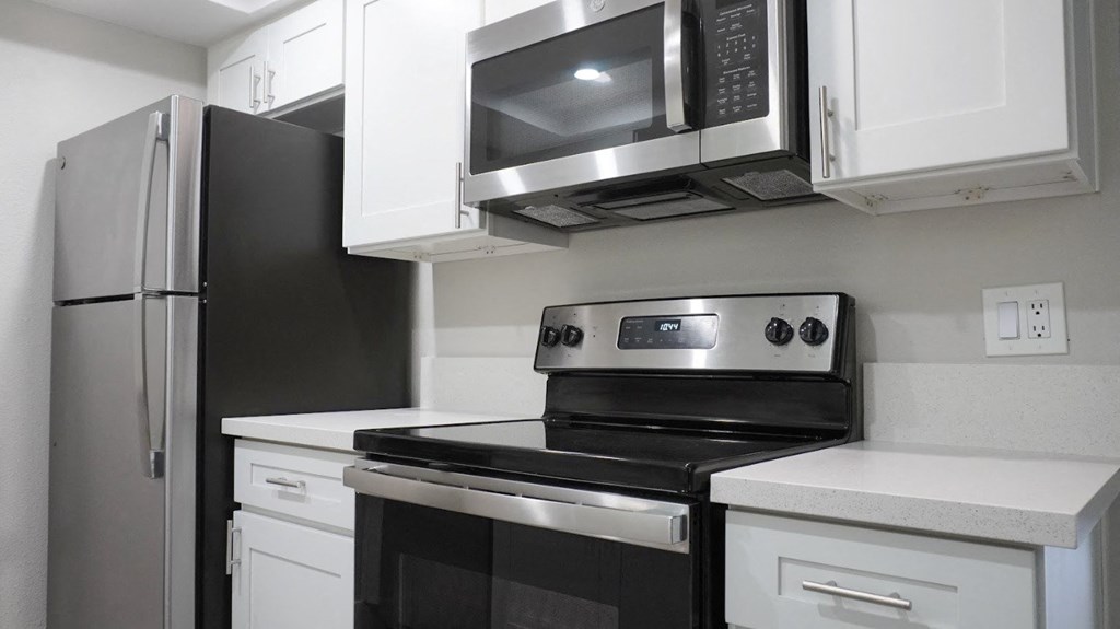 The Canyons at Sherman Oaks unit 6 kitchen appliances