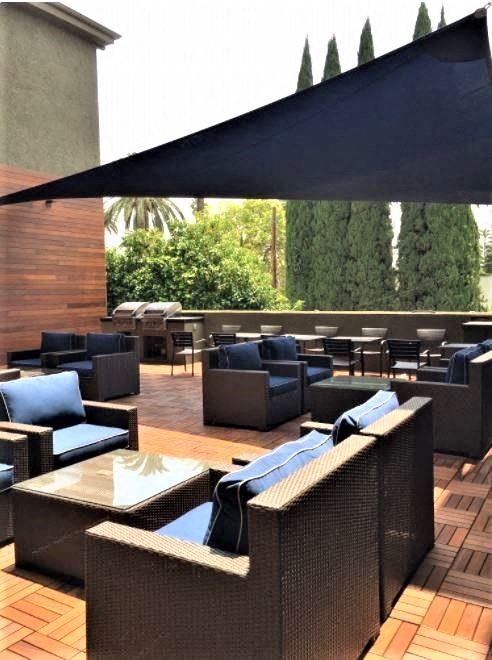 TheRodney_OutdoorSittingArea