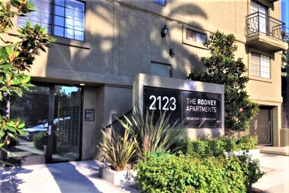 TheRodney_FrontSignage