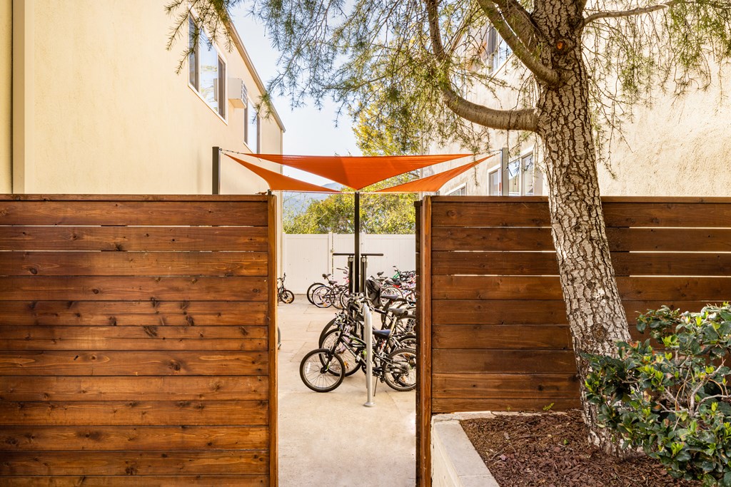Apartment for rent in La Crescenta with bike storage