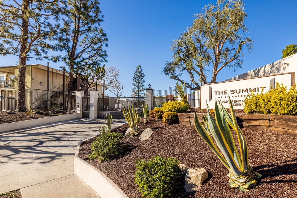The Summit Monument Sign Near Glendale