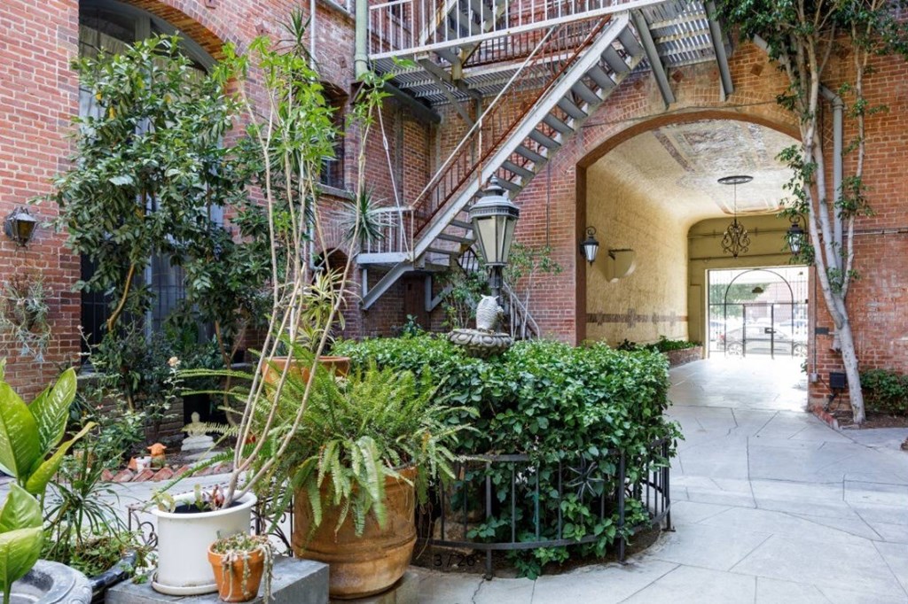 The Villa Elaine Courtyard