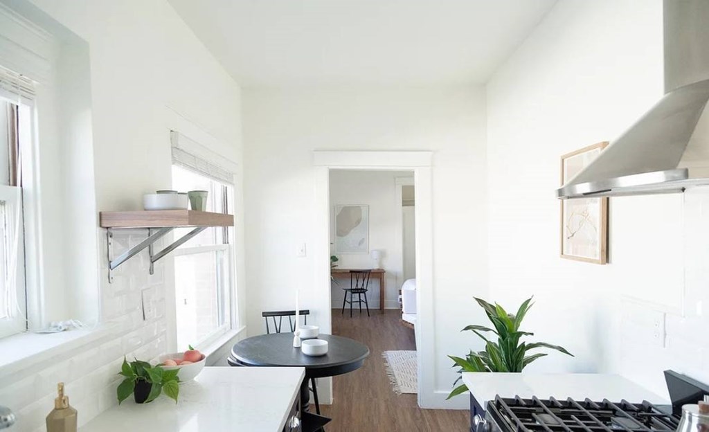 The Villa Elaine Kitchen and Dining Area