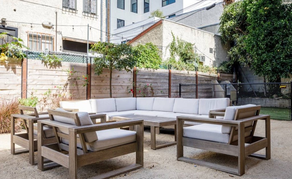 Villa Elaine outdoor lounge area