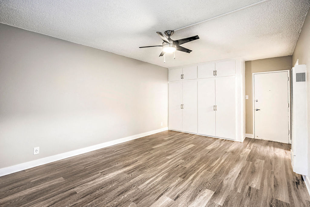 The Island Apartments unfurnished living room