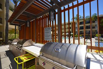 The Plaza at Sherman Oaks courtyard barbecue close up image