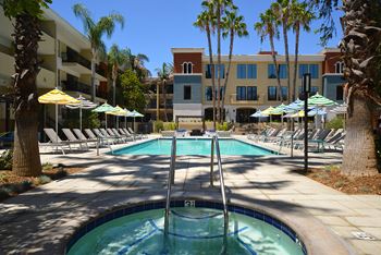The Plaza at Sherman Oaks jacuzzi view 2
