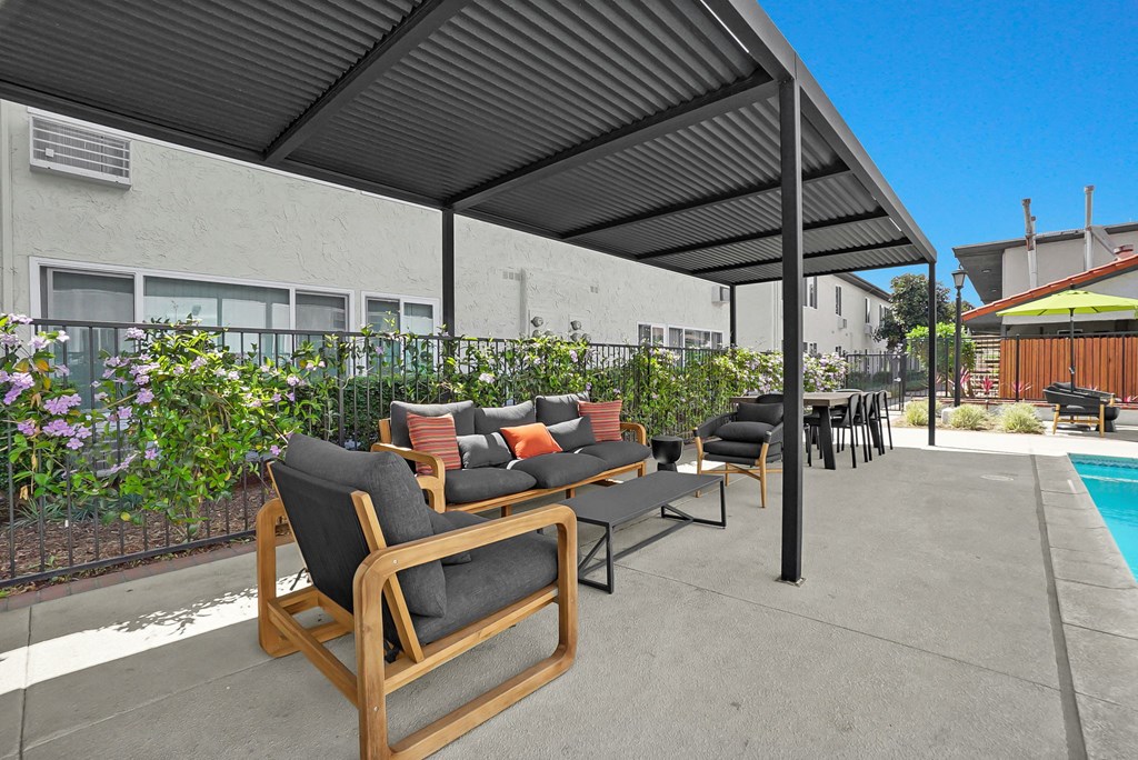 Tierra Del Sol Poolside Lounge