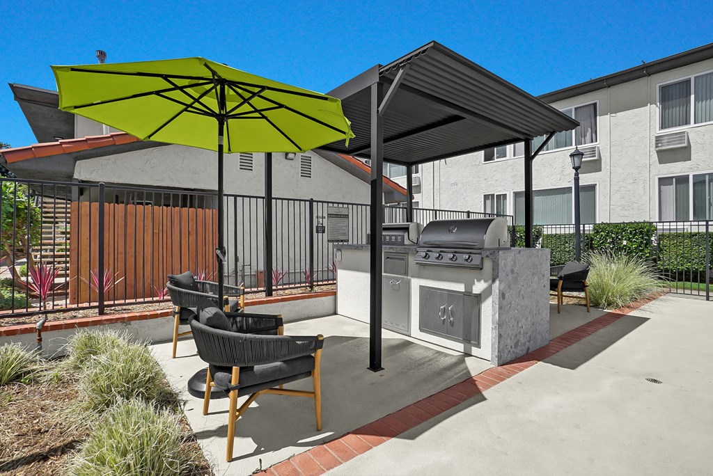 Tierra Del Sol Poolside BBQ Area