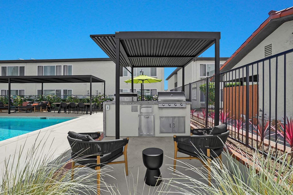 Tierra Del Sol Poolside BBQ Area