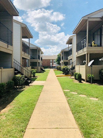 TrinityPark_CourtyardWalkway