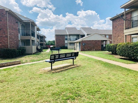 TrinityPark_ExteriorViewofBuildingsAndLargeGrassCourtyard