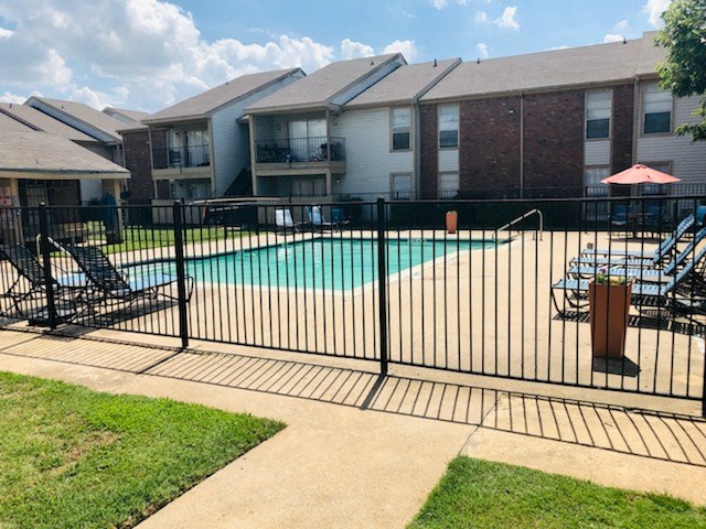 TrinityPark_PoolandLoungeChairs