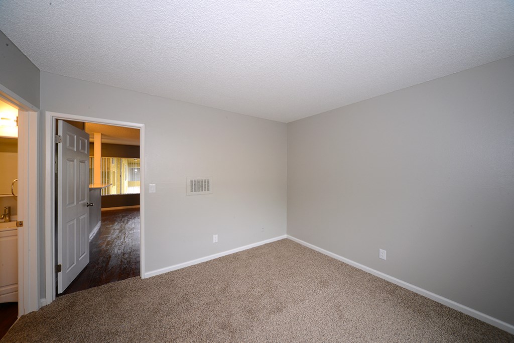 University Gardens unfurnished bedroom