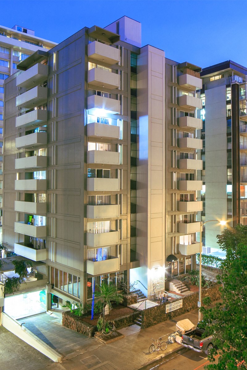 Waikiki Walina Apartments exterior building during the night