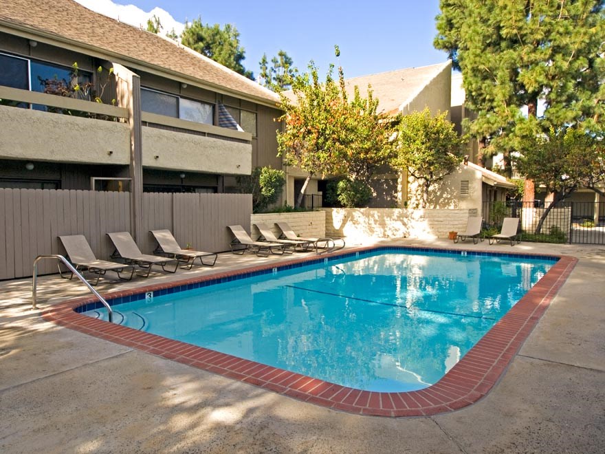 Villa Sabrina Pool Right