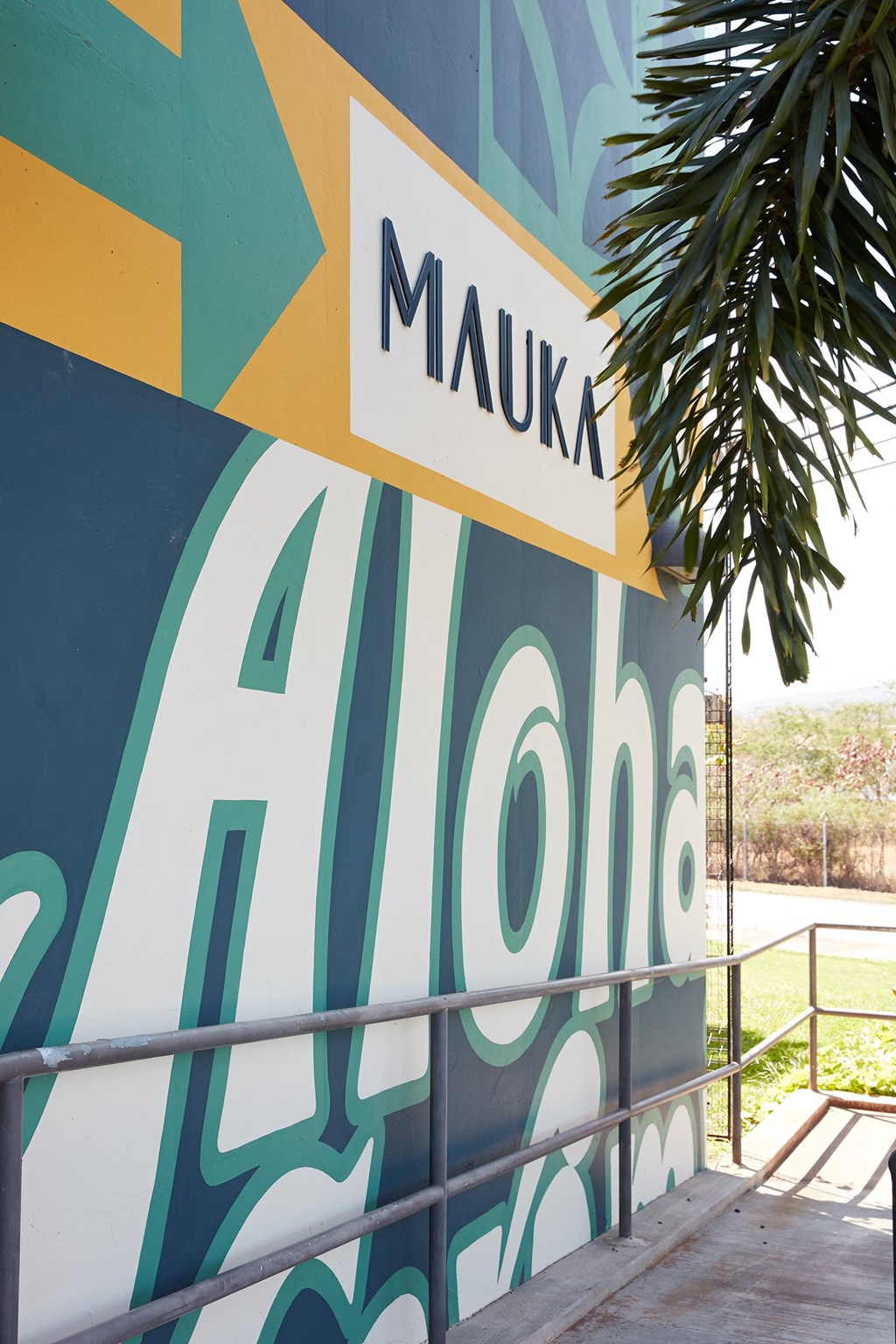 WakeaGardens_Exterior_CloseUpofMaukaPainting