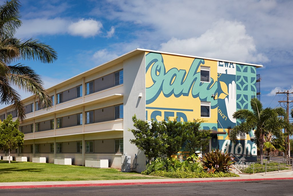 WakeaGardens_Exterior_OahuSideMural