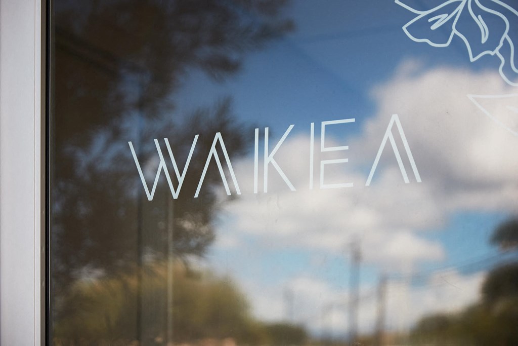 WakeaGardens_Exterior_WakeaDecalOnWindow