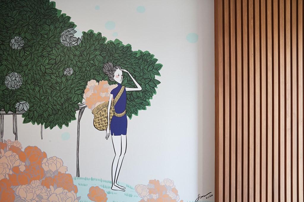 WakeaGardens_InteriorHallway_CloseUpGirlMural