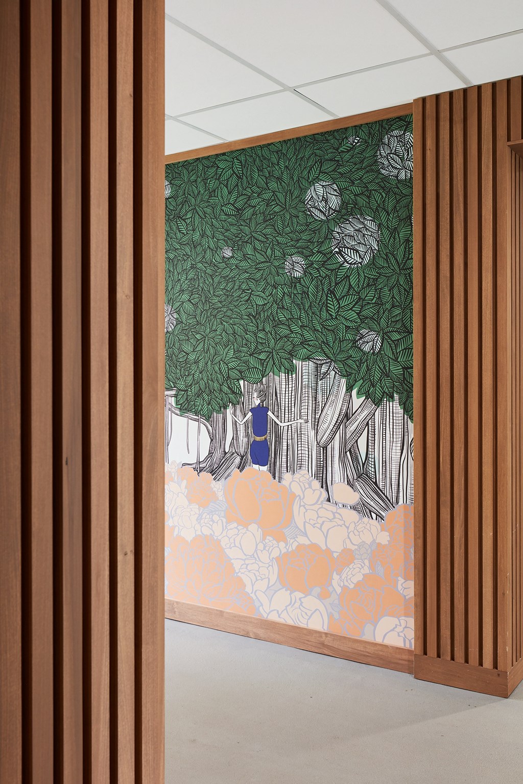 WakeaGardens_InteriorHallway_CloseUpTreeMural