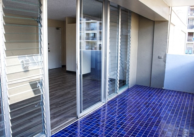Waikiki Walina Apartments balcony with glass doors