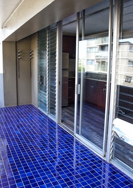 Waikiki Walina Apartments balcony with glass doors