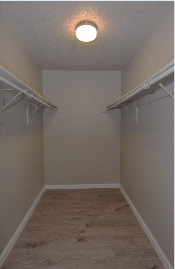 Hidden Oaks Apartment Homes spacious closet