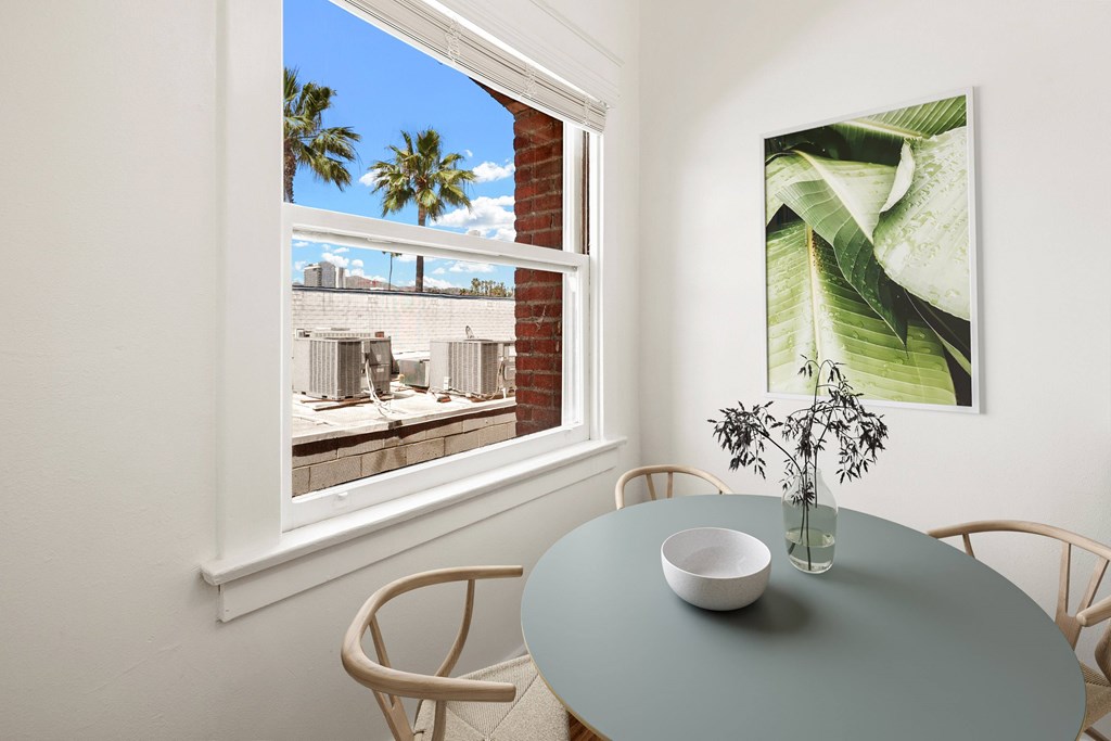 The Villa Elaine Studio dining area