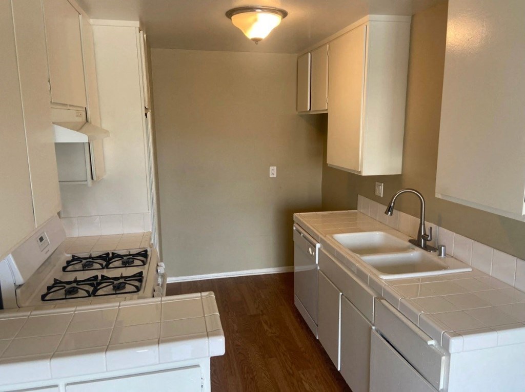 Westchester Apartments kitchen