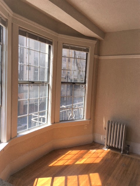 520 Taylor bay style windows