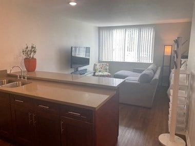 1720 Pacific Ave Studio-2 Beds Apartment for Rent - Photo Gallery 1