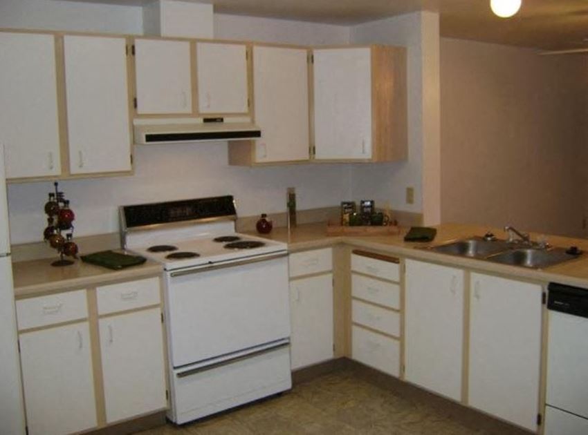 Yakima, WA Englewood Garden Villas Apartments kitchen - Photo Gallery 1