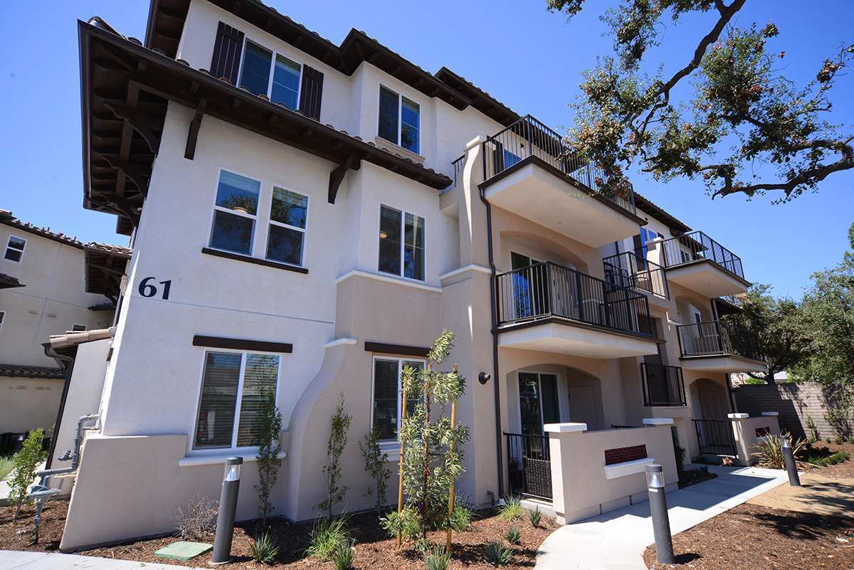 Yolo Apartments Exterior Building Front