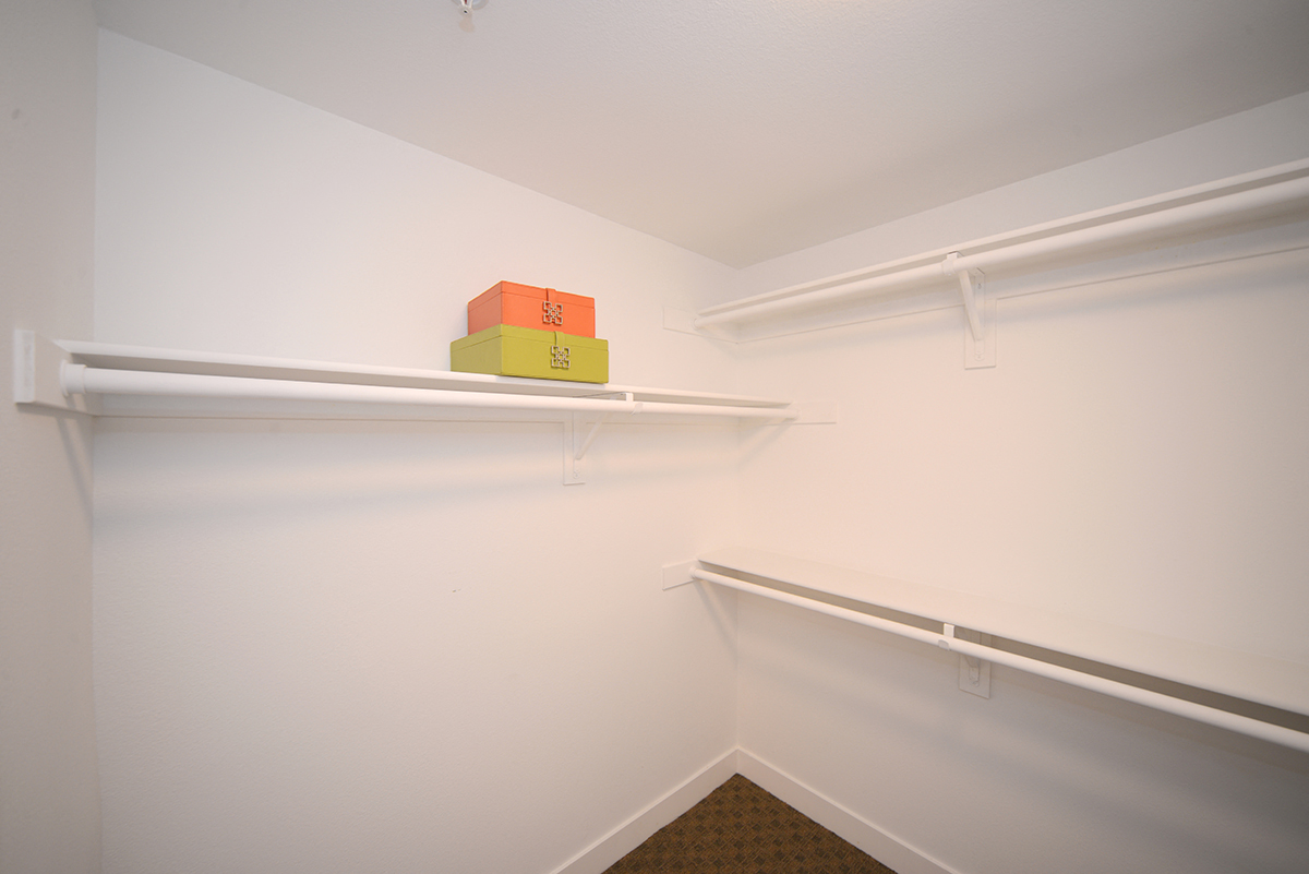 Yolo Apartments Master Bedroom Spacious Closet