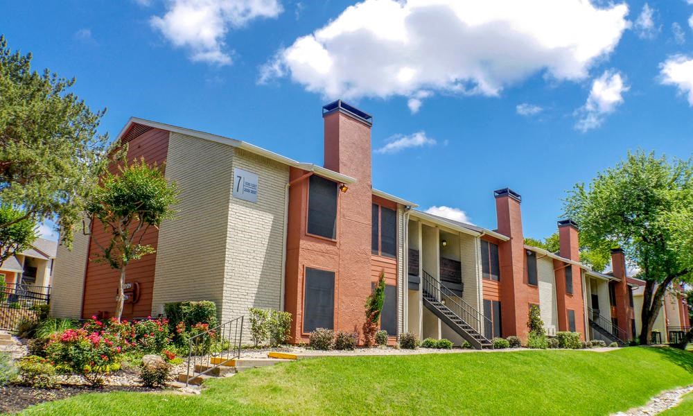 Hidden Oaks Apartment Homes exterior building