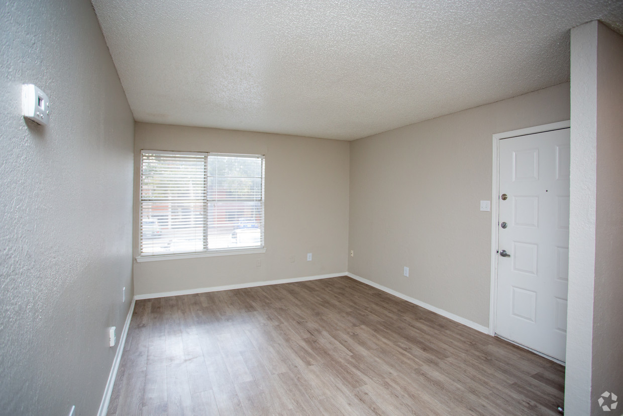 Bedford Oaks Apartments living area