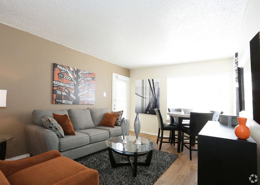 Bedford Oaks Apartments living area