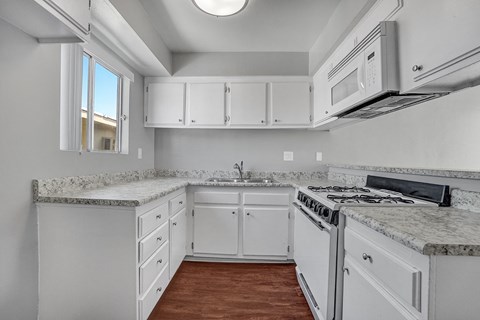 capistrano gardens unit 105 kitchen with stove