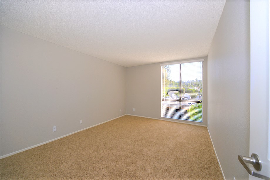 4250 Coldwater Canyon unfurnished bedroom