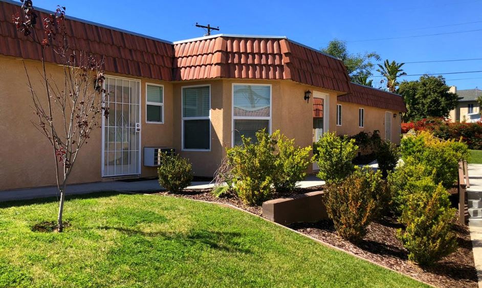 Limoncello Apartments exterior building and grass lawn