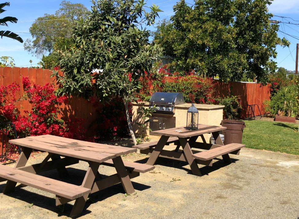 Limoncello Apartments picnic tables
