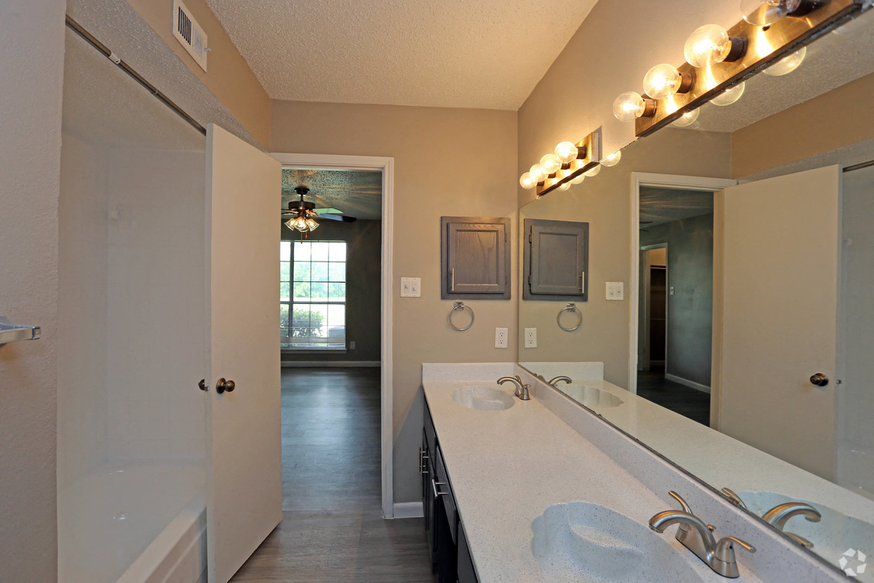 Fielders Crossing bathroom