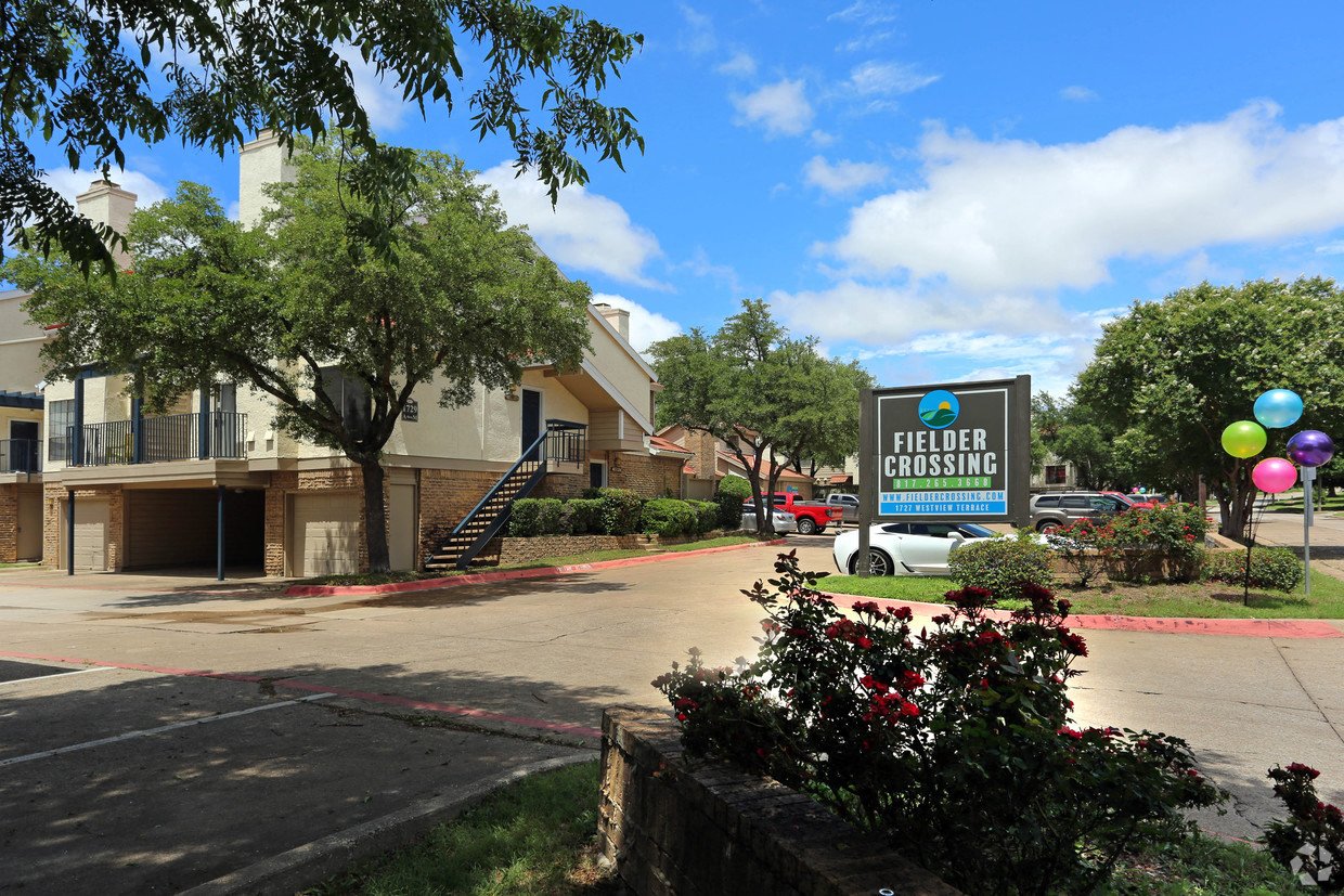 Fielders Crossing Exterior Building