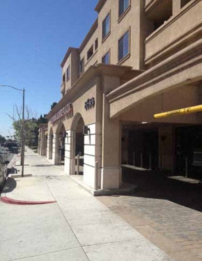 The Plaza on California Front Exterior Angle