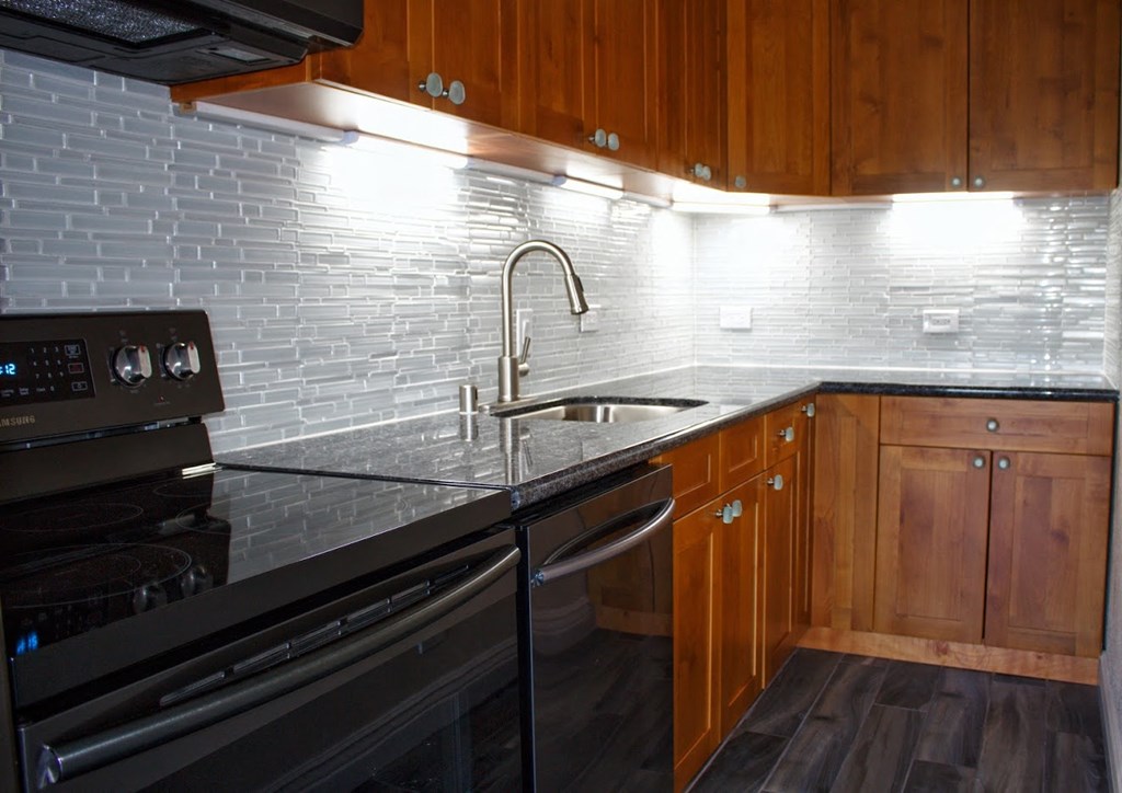 Napili Towers kitchen area with appliances, cabinets, and counters