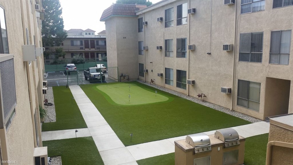 Ellendale Arms courtyard