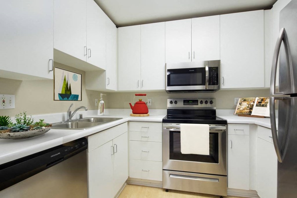 1422 on 6th staged kitchen