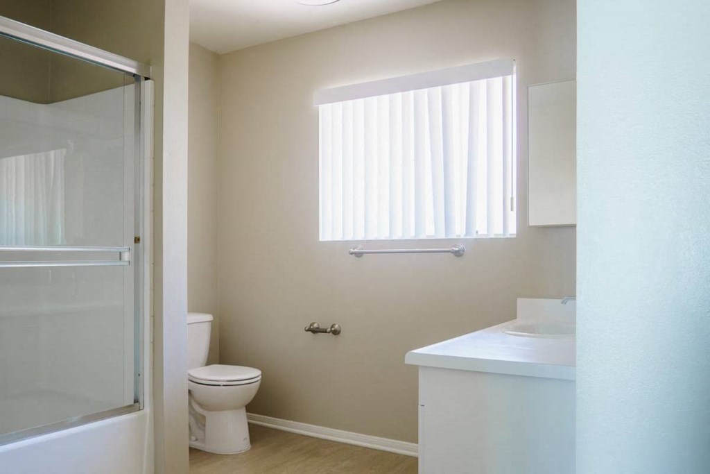 1422 on 6th bathroom with window